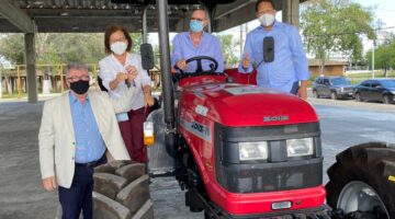 Com emenda de Lídice , governo destina trator e máquinas agrícolas para Itabuna