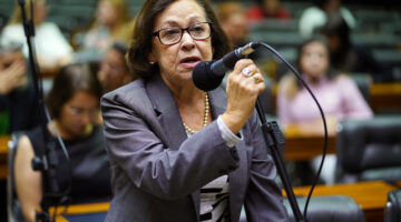 Na Procuradoria da Mulher da Câmara Federal, Lídice denuncia ameaças contra a prefeita de Cachoeira